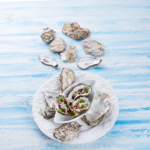 Oysters with parmesan — Stock Photo, Image