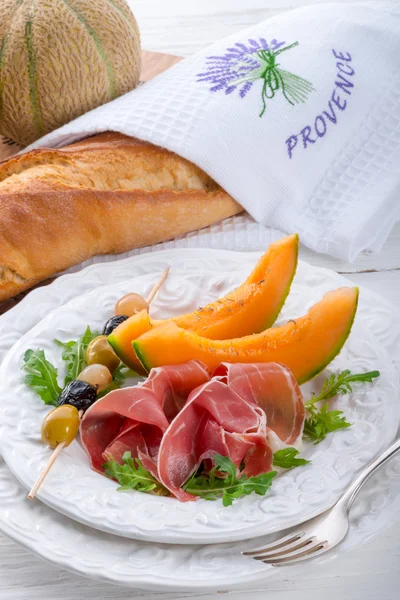 Jambon au melon et olives — Photo