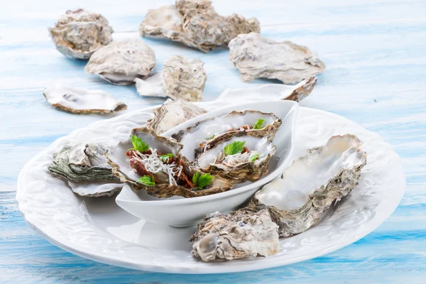 Oesters met Parmezaanse kaas — Stockfoto