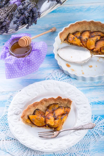 Nektarinen-Tarte mit Honig — Stockfoto