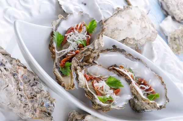 Oesters met Parmezaanse kaas — Stockfoto