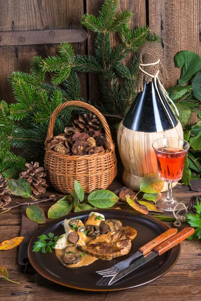 Bifteck avec des boulettes de pomme de terre — Φωτογραφία Αρχείου