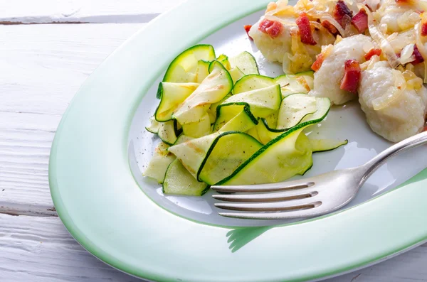 Boulettes silésiennes aux courgettes — Photo