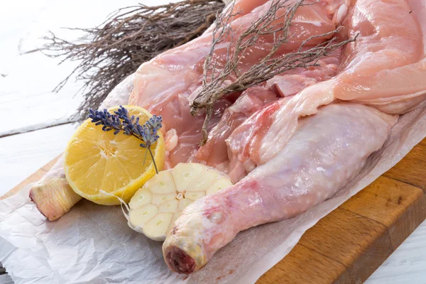 Trimming Chicken — Stock Photo, Image