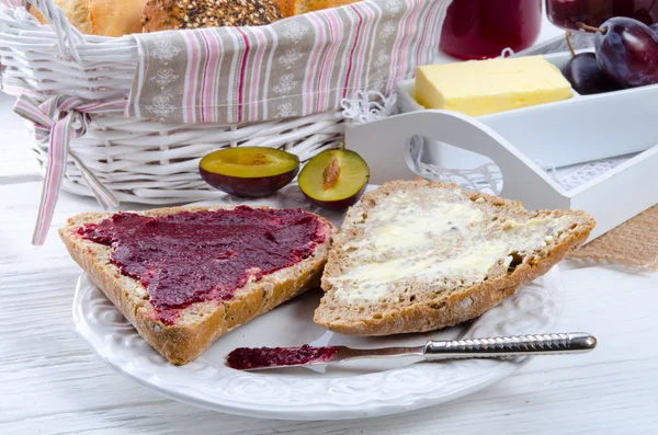 Frühstück mit Marmelade — Stockfoto