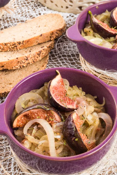 Onion with figs — Stock Photo, Image