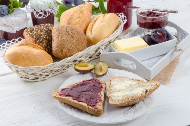 reçel ile Kahvaltı