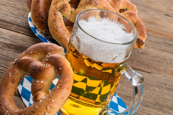 Pretzels and beer — Stock Photo, Image