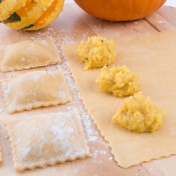 Ravioli med pumpa fyllning — Stockfoto