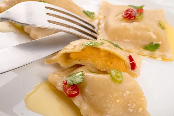 Kabak dolgu ile mantı