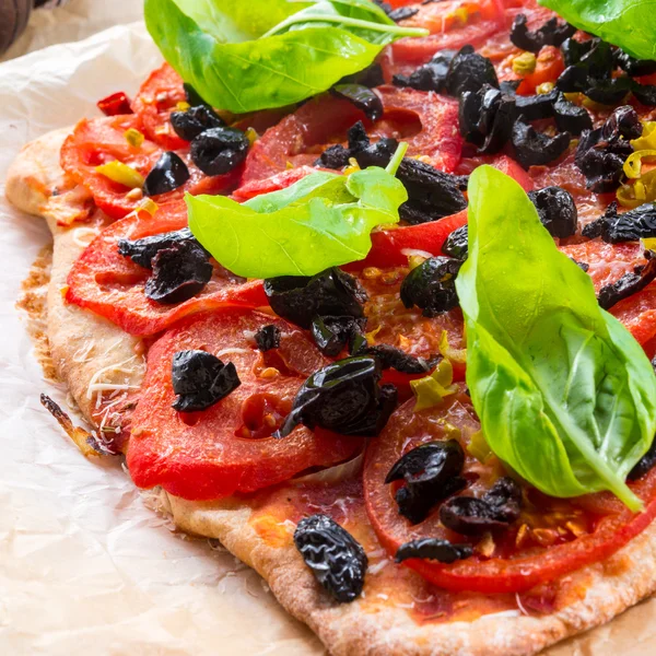 Domatesli pizza — Stok fotoğraf
