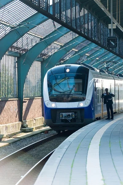 Train à la gare — Photo