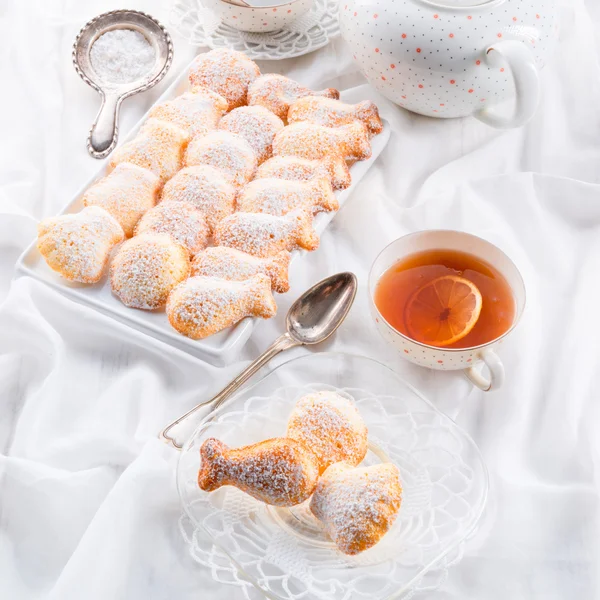 Fresh baked madeleines cookies — Stock Photo, Image