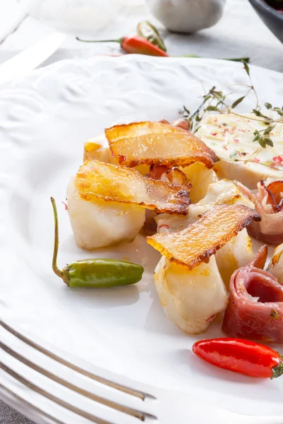 Jerusalem artichoke, gratin with ham and chili — Stock Photo, Image