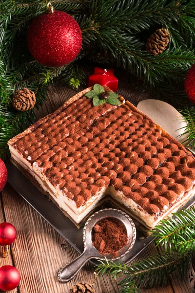 Kerstmis Tiramisu op tafel — Stockfoto