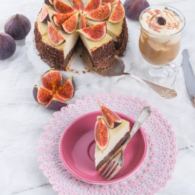 İncir haşhaş tohumu cheesecake ile