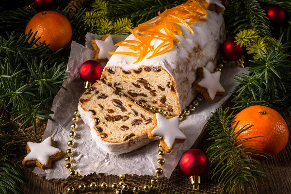 Christstollen mit Orangen Julienne — Stockfoto