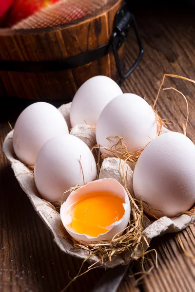 Yumurta içinde tepsi yakın çekim — Stok fotoğraf