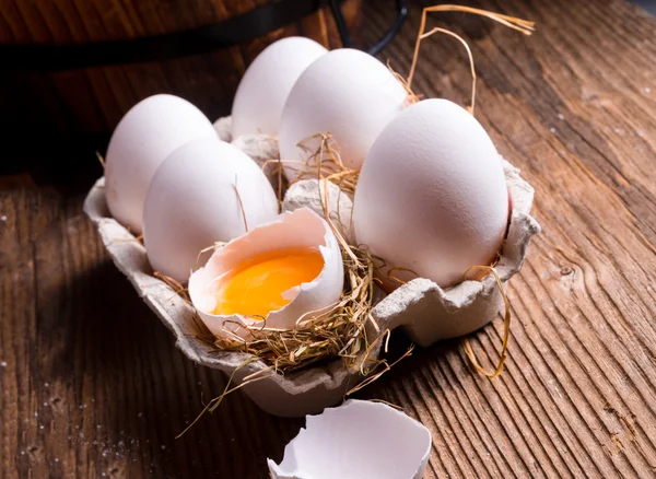 Яйца в подносе — стоковое фото