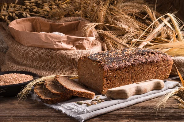 Homemade whole wheat bread — Stock Photo, Image