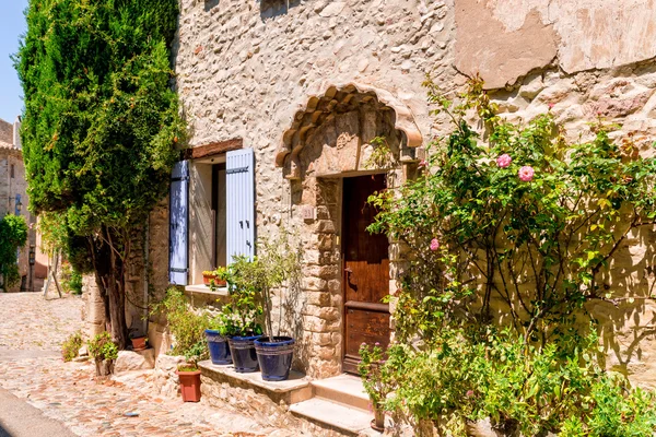 Provence 'deki eski kasaba — Stok fotoğraf