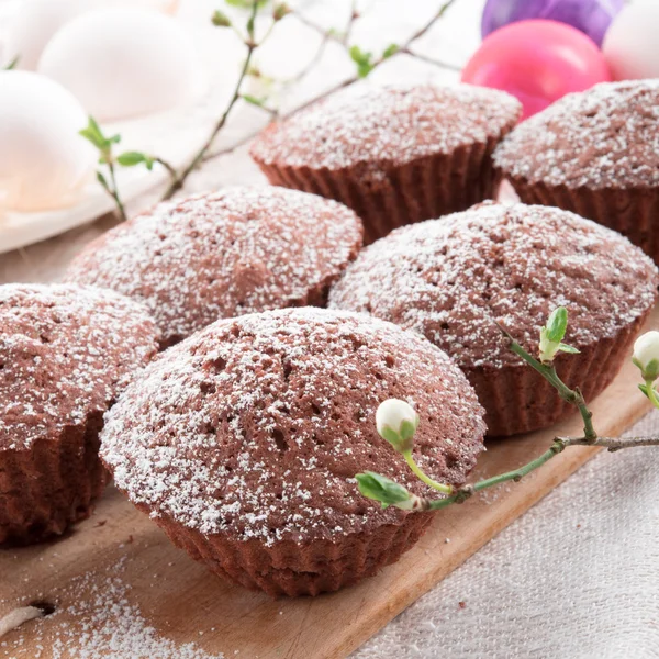 Muffins au chocolat sur la table — Photo