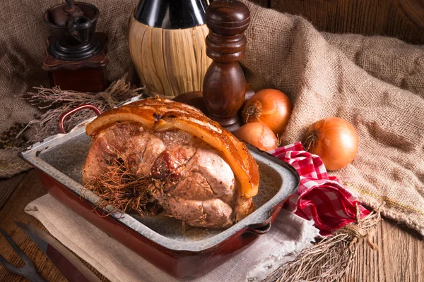 Schweinebraten mit Knistern — Stockfoto