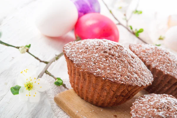 Choklad muffins på bordet — Stockfoto