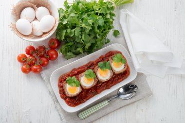 İskoç yumurtalarının plaka üzerinde