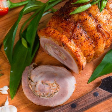 Ayı kuyruğu dolgulu et roulade