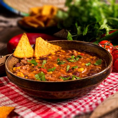 Chili con Carne domates ile
