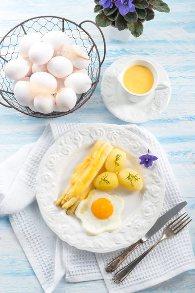 Asparagus, potatoes and eggs — Stock Photo, Image