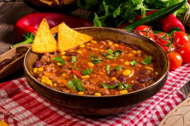 Chili con Carne domates ile
