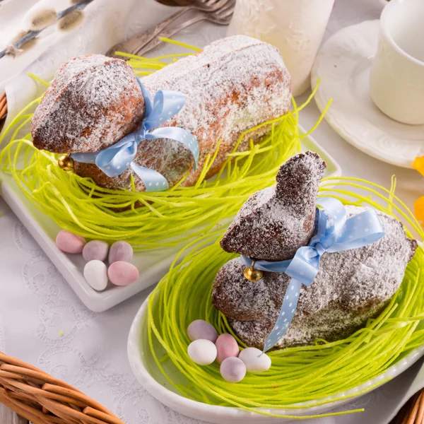 Table décorée pour la célébration de Pâques — Photo