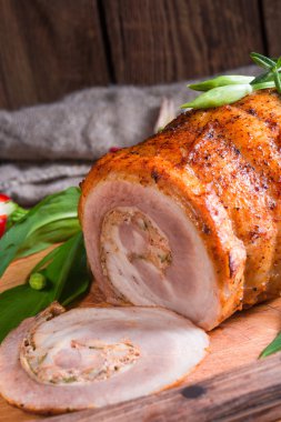 Ayı kuyruğu dolgulu et roulade