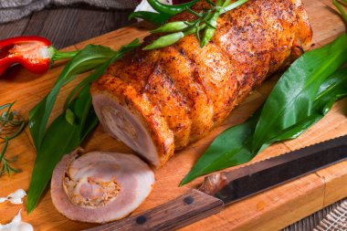 Ayı kuyruğu dolgulu et roulade