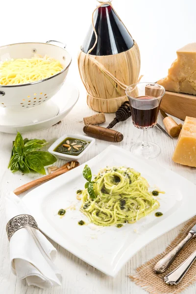 Těstoviny s Pesto alla genovese — Stock fotografie
