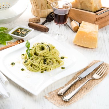 Pesto alla Cenevizli ile makarna