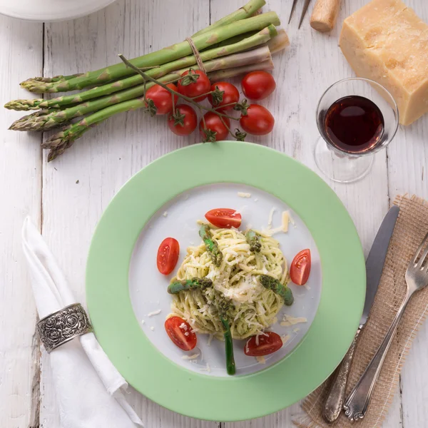 Pasta sabrosa con espárragos — Foto de Stock