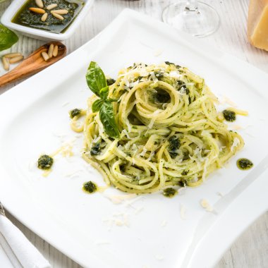 Pesto alla Cenevizli ile makarna