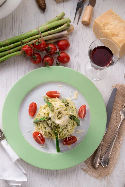 Pasta sabrosa con espárragos — Foto de Stock