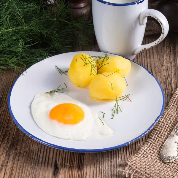 Potatoes and eggs view — Stock Photo, Image