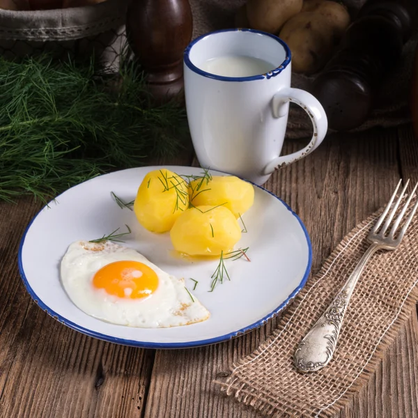 Patatas y huevos vista — Foto de Stock