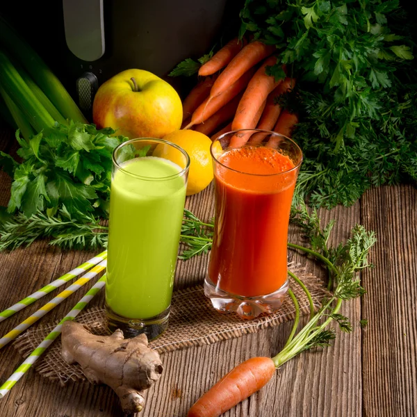 Свежевыжатый овощной сок — стоковое фото