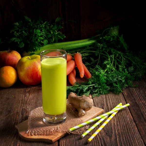 Čerstvý celer juice — Stock fotografie