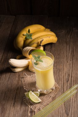 Taze yapılmış muz sallamak