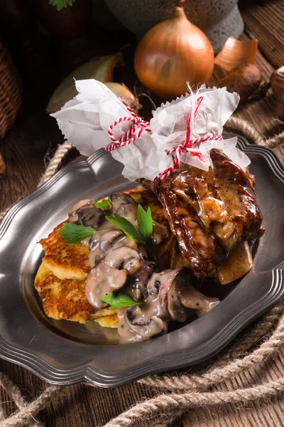 Grilled ribs with potato — Stock Photo, Image