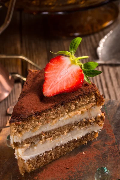 Leckeres Tiramisu mit Erdbeeren — Stockfoto