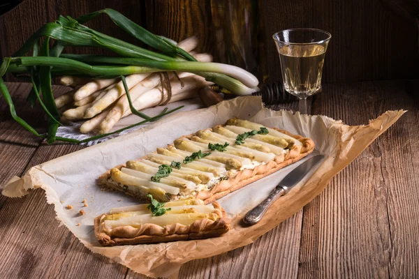 Asparagus tart with feta cheese — Stock Photo, Image