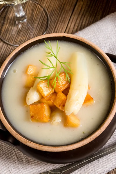 Asparagus Soup with Apple cubes — Stock Photo, Image